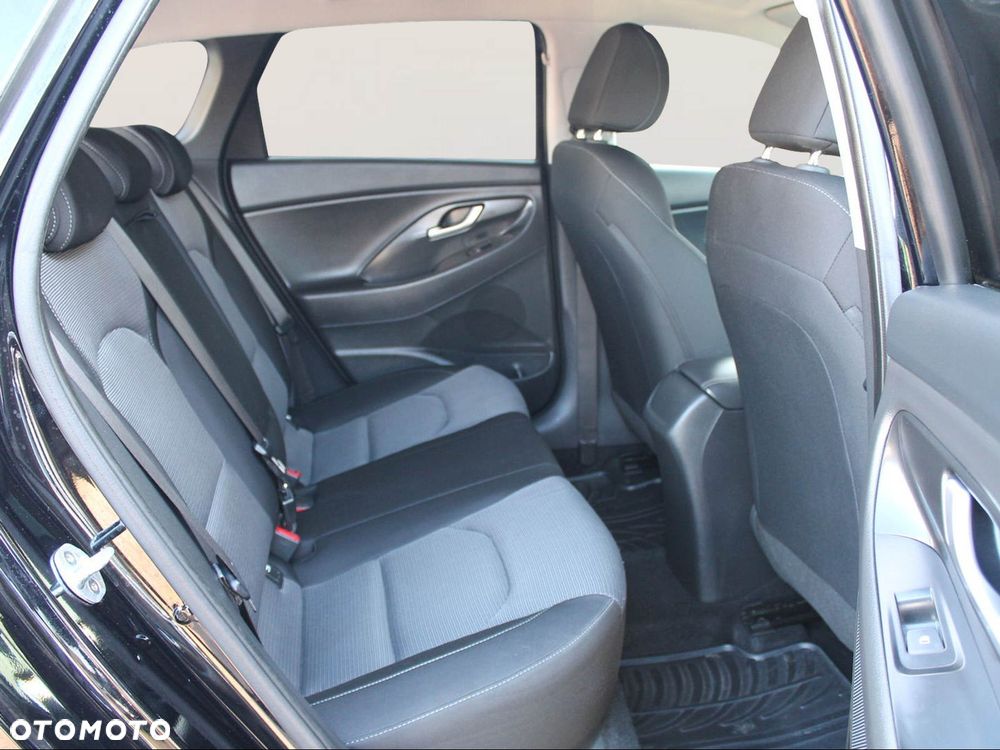 Hyundai i30 1.4 Passion Plus - 11