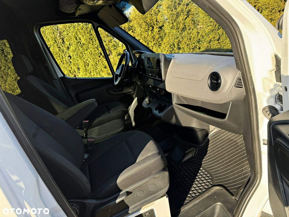 Mercedes-Benz Sprinter - 20