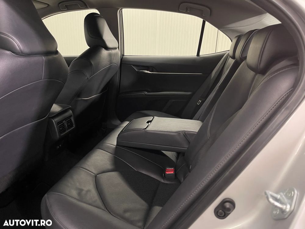 Toyota Camry 2.5 Hybrid Business - 11