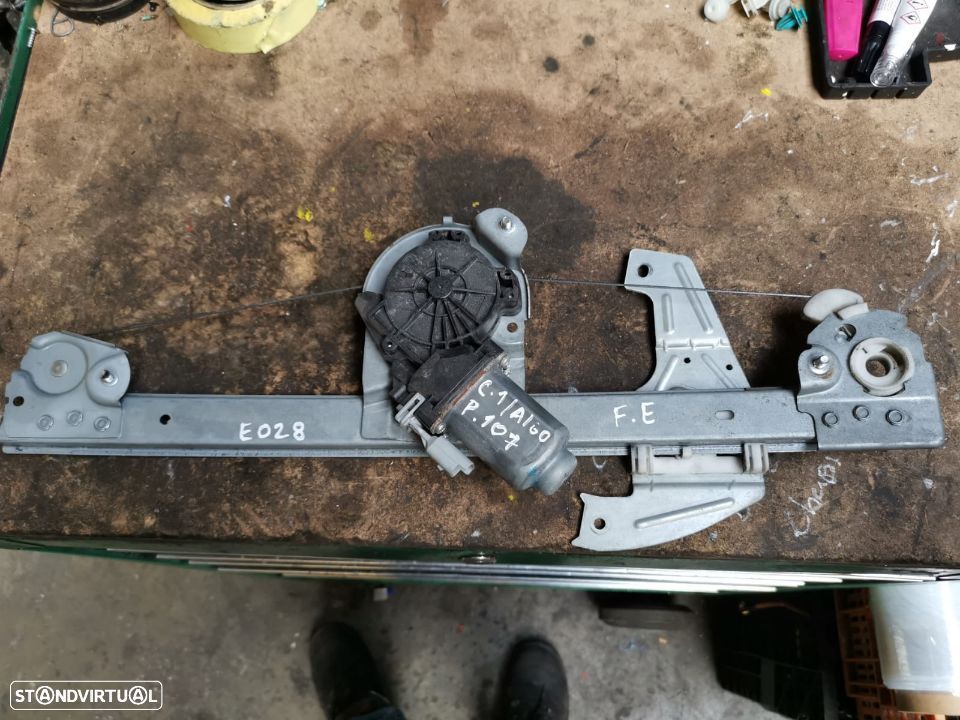 C1 / 107 / AYGO ELEVADOR FRENTE ESQUERDO - E028 - 3