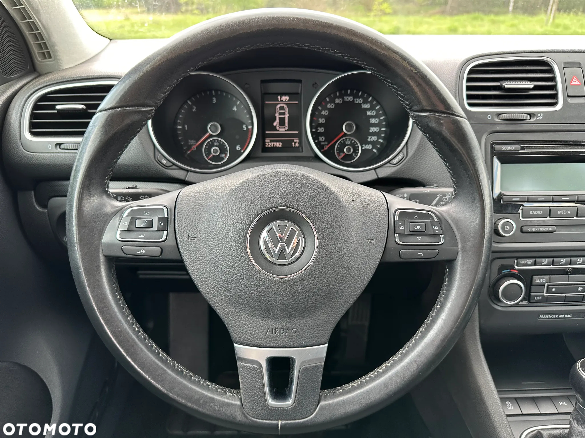 Volkswagen Golf 1.6 TDI DPF BlueMotion Technology Trendline - 17