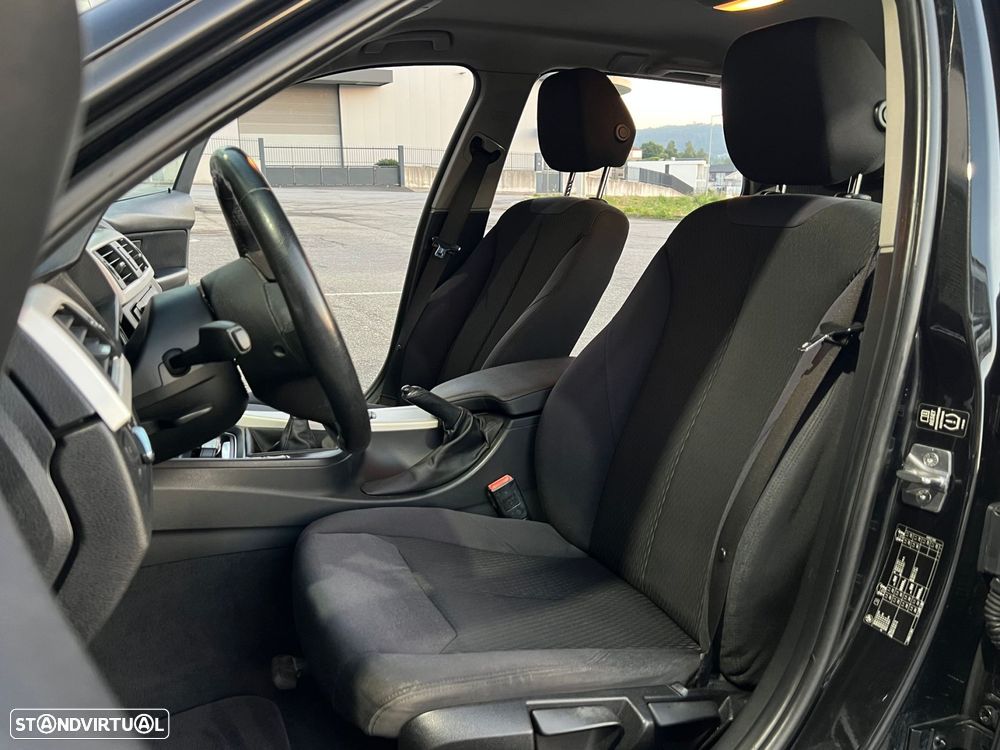 BMW 318 d Line Sport - 12