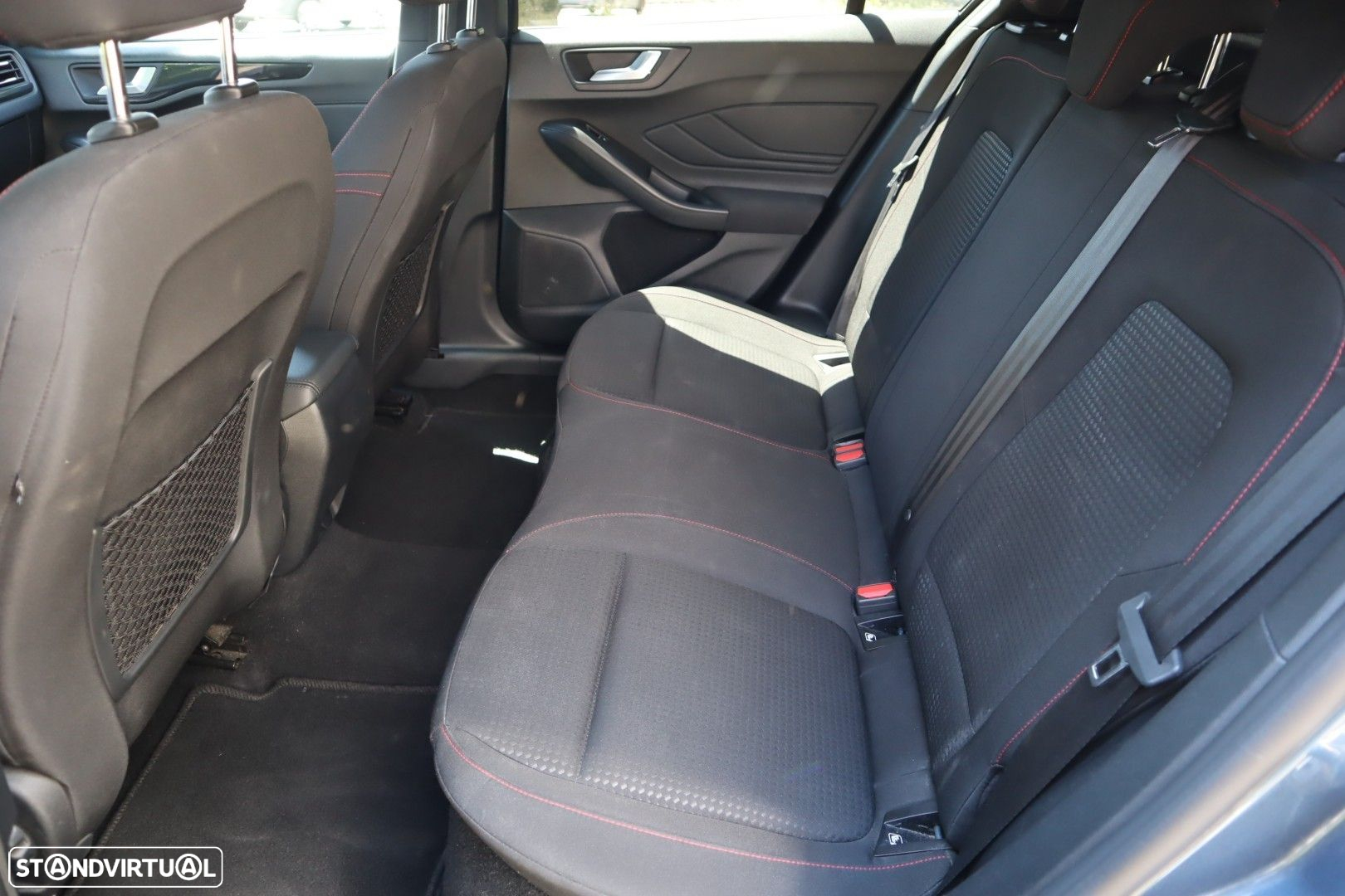Ford Focus 1.0 EcoBoost MHEV ST-Line - 34