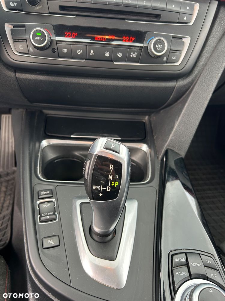 BMW Seria 3 320i Sport-Aut Sport Line - 13