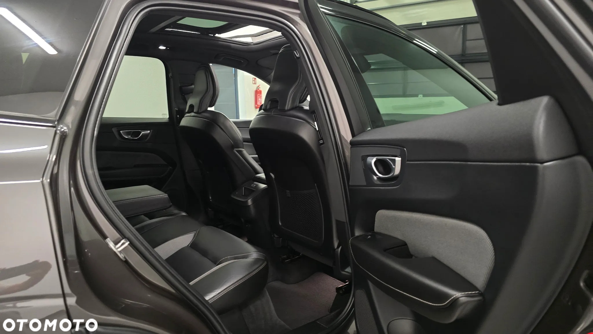 Volvo XC 60 B4 D AWD Plus Dark - 16
