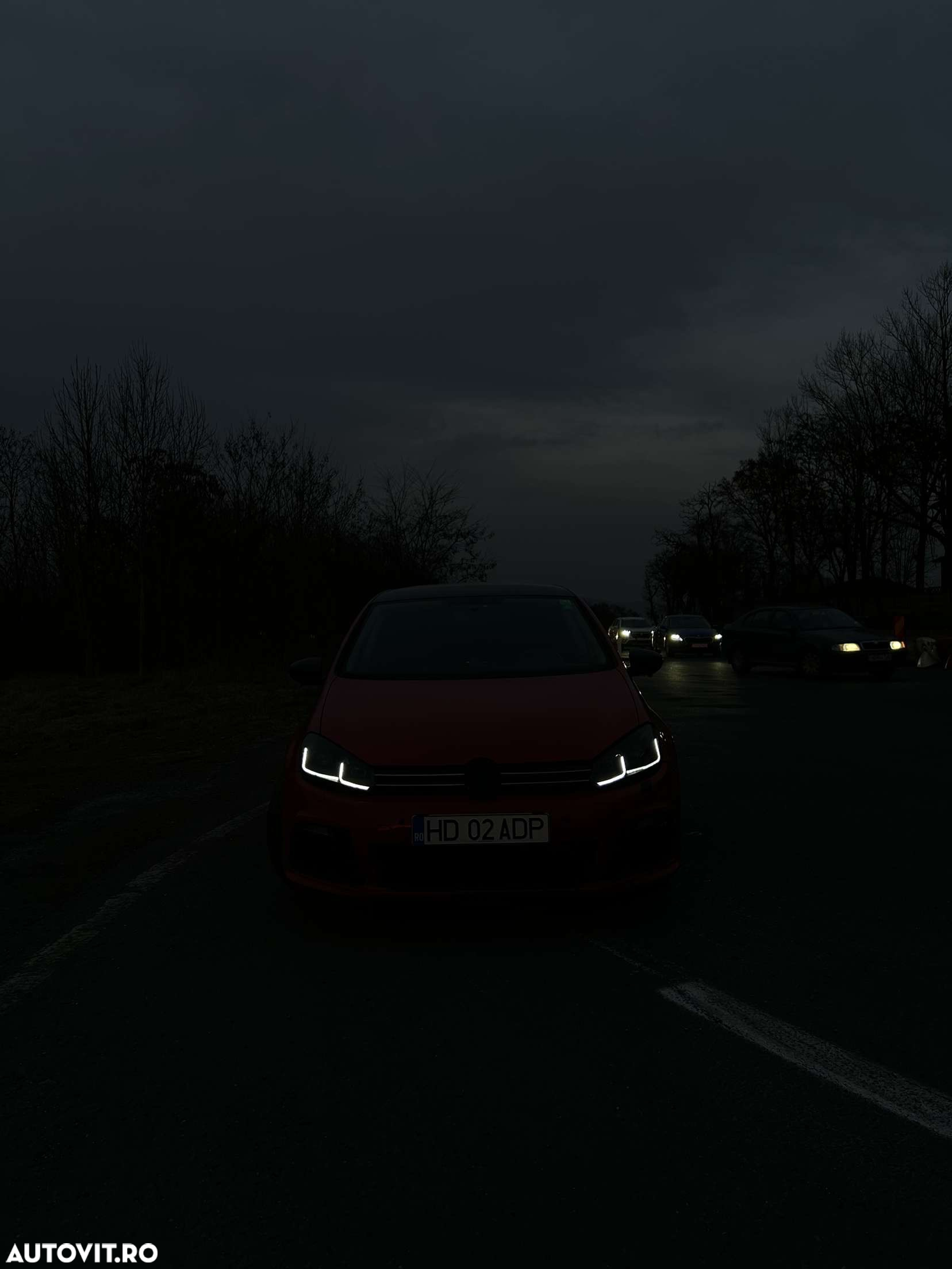 Volkswagen Golf 2.0 TDI Highline - 17