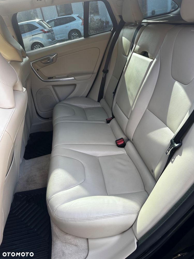 Volvo V60 T5 Drive-E Momentum - 13