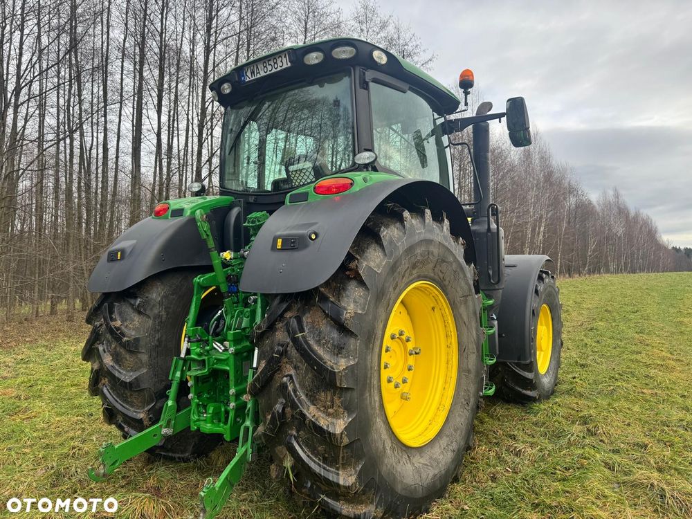 John Deere 6215R - 6