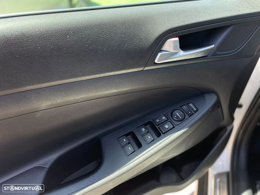 Hyundai Tucson 1.7 CRDi Executive - 27
