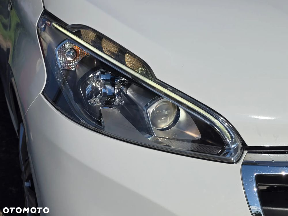 Peugeot 208 - 13