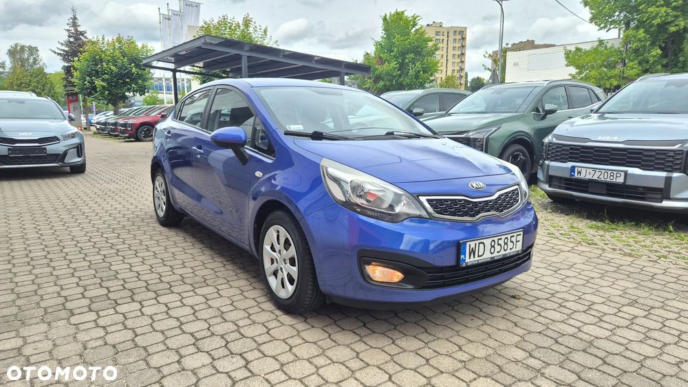 Kia Rio 1.2 L - 6