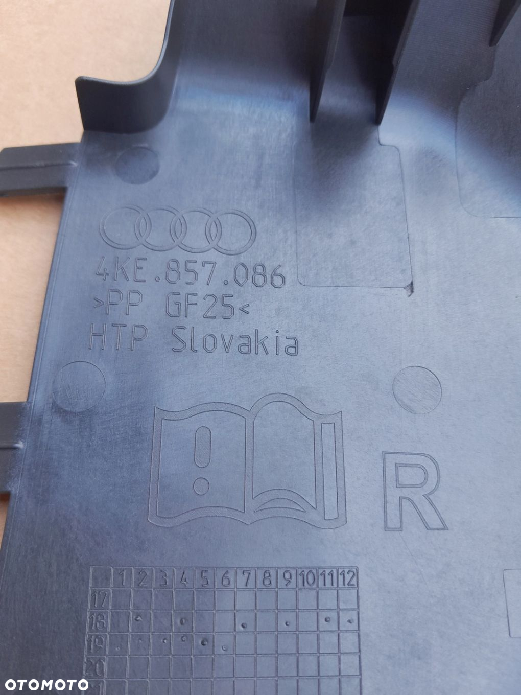 AUDI E-TRON 55 OSŁONA BOCZNA DESKI PRAWA 4KE857086 - 2