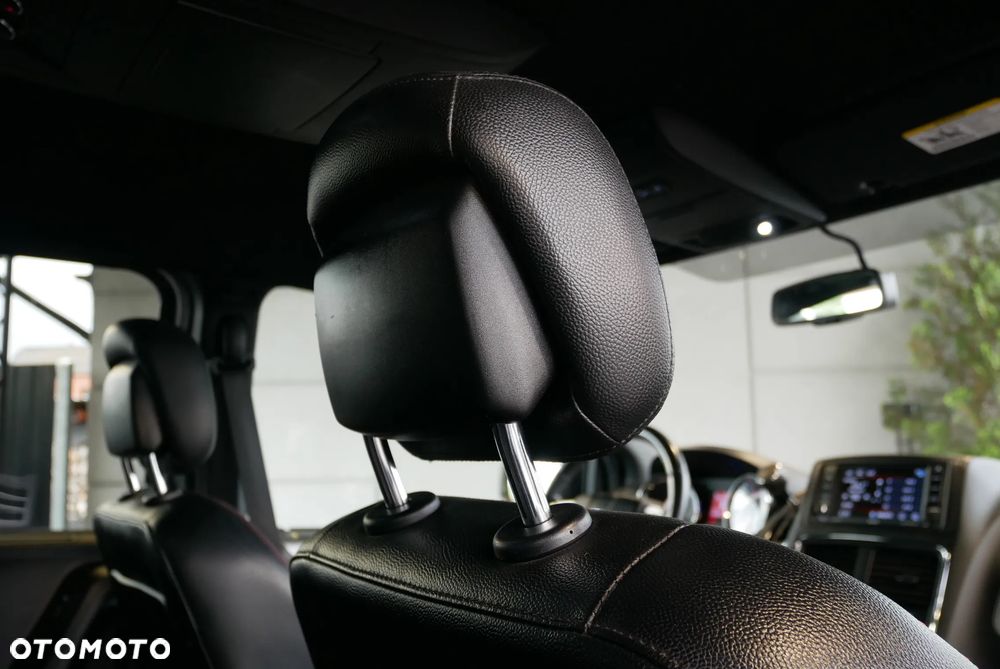 Dodge Grand Caravan - 25