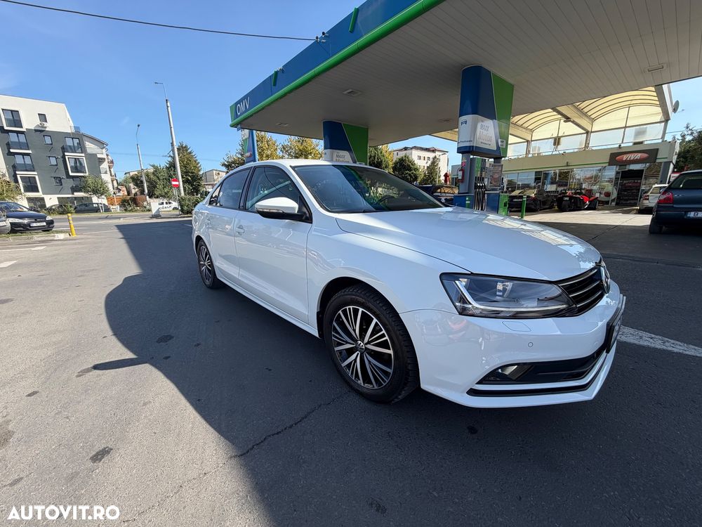 Volkswagen Jetta - 4