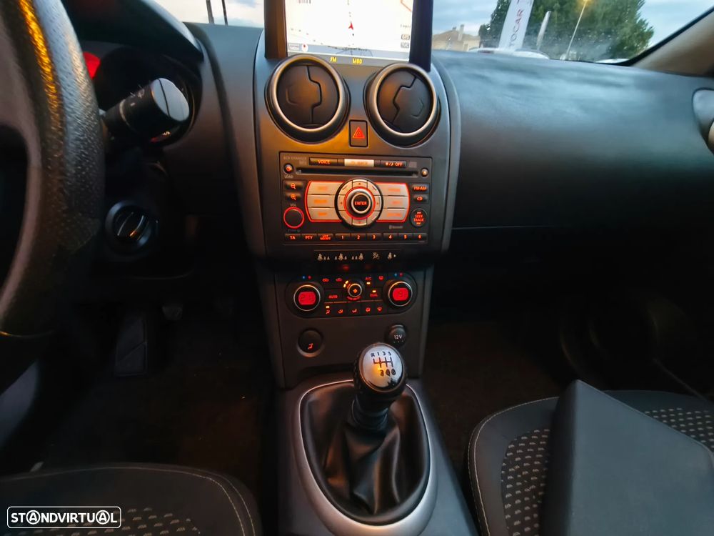 Nissan Qashqai 2.0 dCi Backstage NAVI FPD - 9