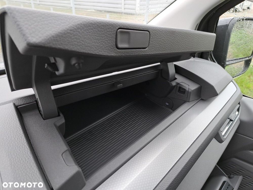 Volkswagen Nowa Caravelle Style silnik: 2,0 l TDI 170 KM /  8-biegowa automatyczna 4MOTION rozstaw osi: 3500 mm - 17