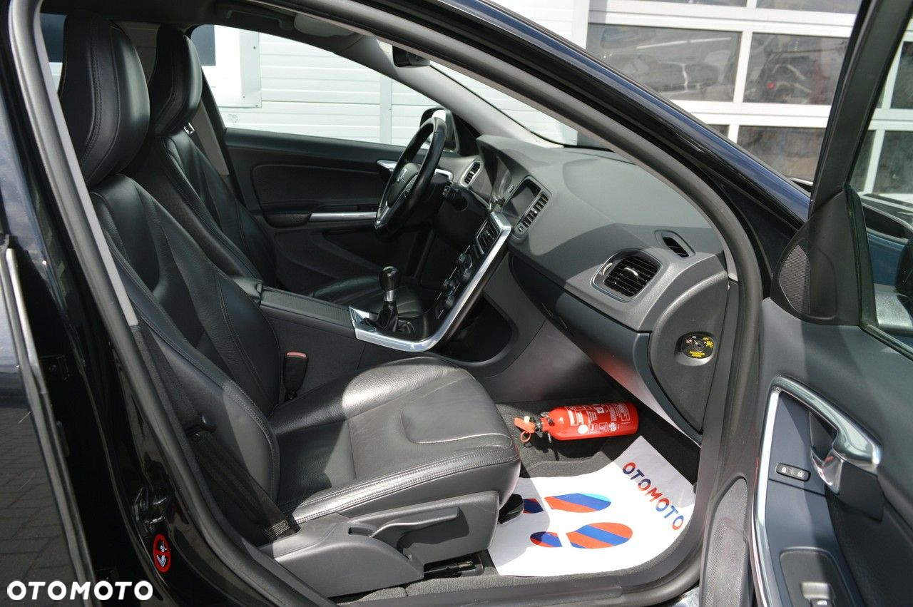 Volvo V60 D3 Momentum - 28