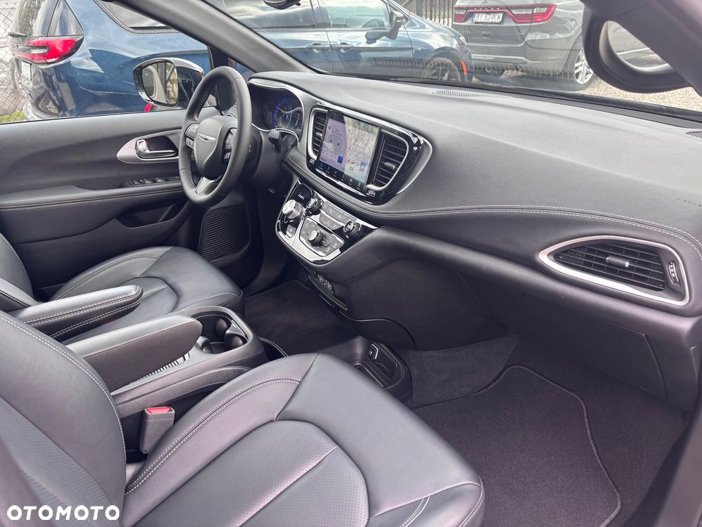 Chrysler Pacifica - 23