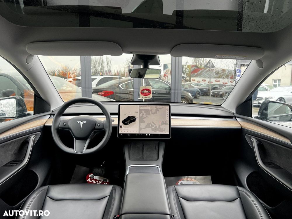 Tesla Model Y - 7