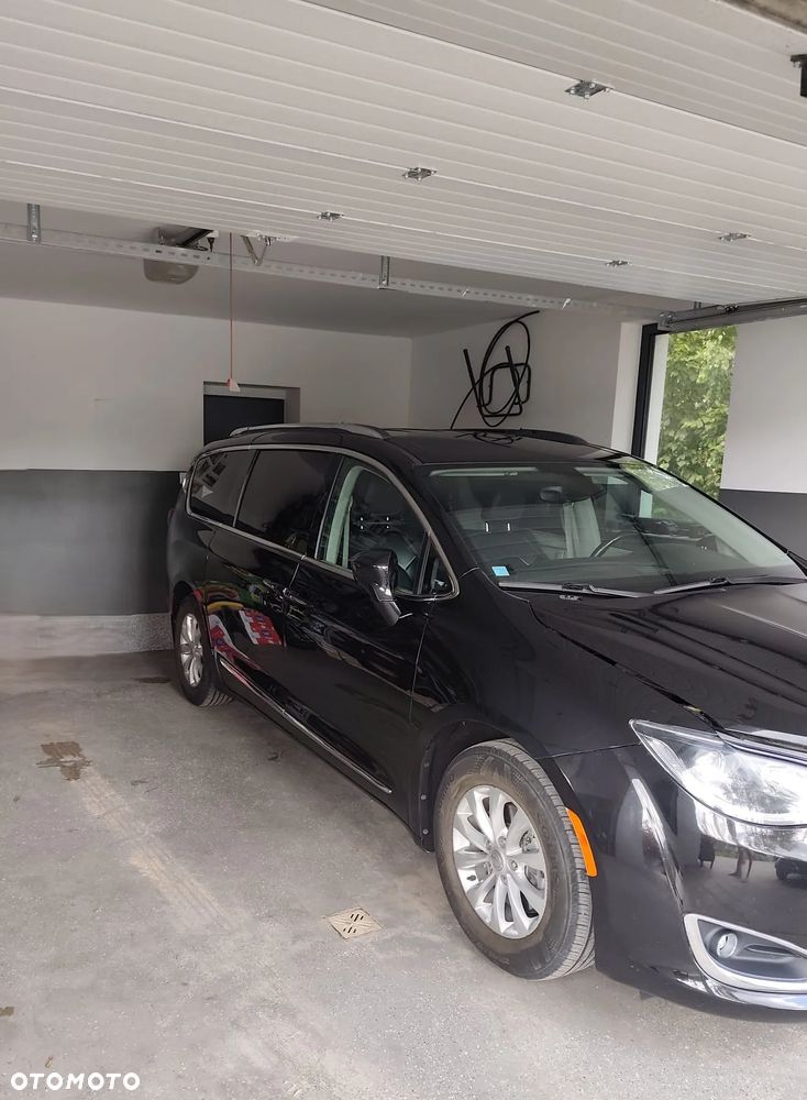 Chrysler Pacifica - 28