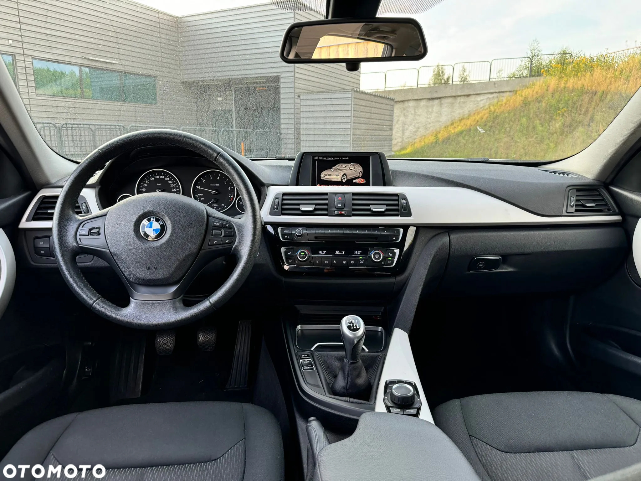 BMW Seria 3 318i - 6