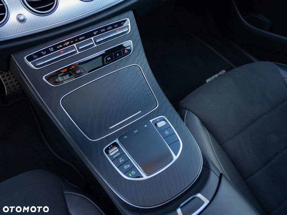 Mercedes-Benz Klasa E 220 d 4-Matic AMG - 22