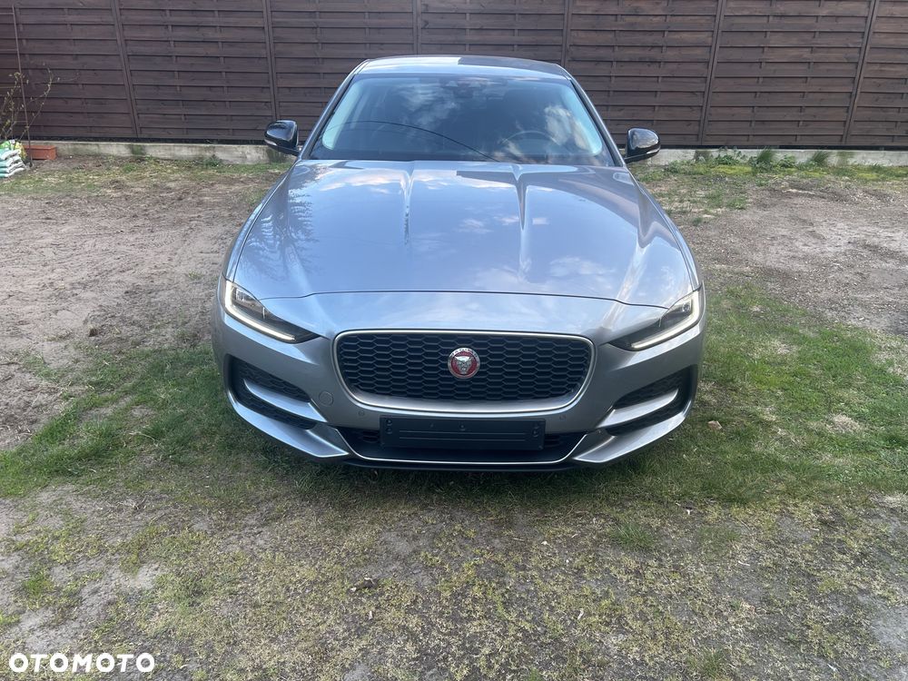 Jaguar XE 20d Prestige - 3