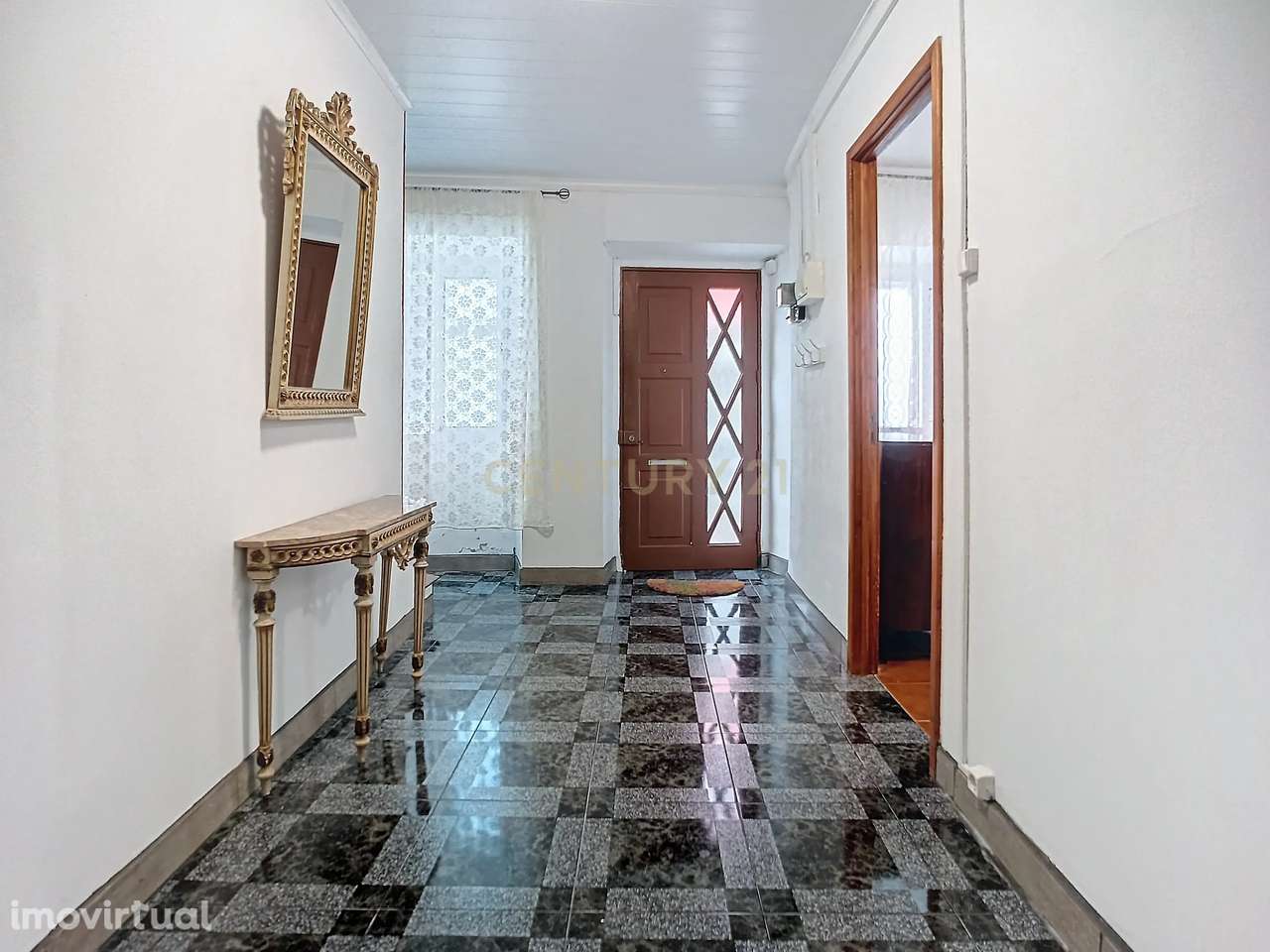 Moradia T2+2 com Garagem no Centro da Ribeira Grande - Grande imagem: 5/27