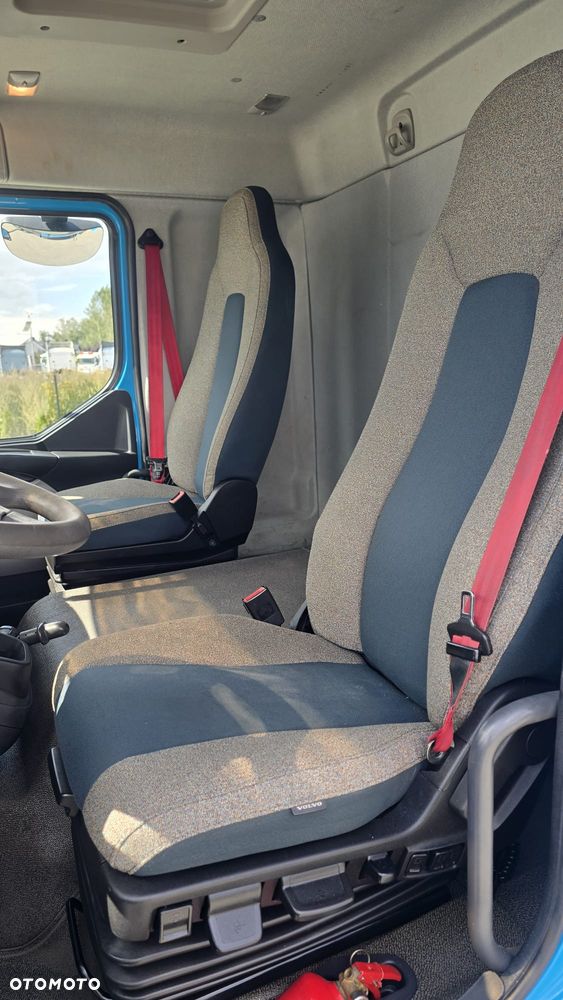 Volvo FL 250 Euro 6 18 palet zabudowa SCHMITZ kontener kurierka full air super stan! do końca ASO! świeży import! - 17