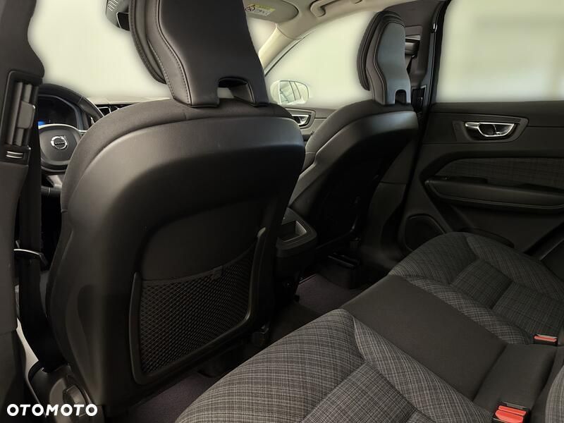 Volvo XC 60 B4 D Momentum Pro - 19