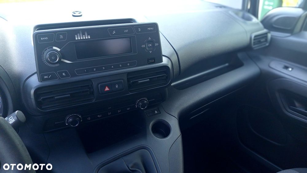 Opel Combo XL 1.2 Turbo Essentia S&S - 11