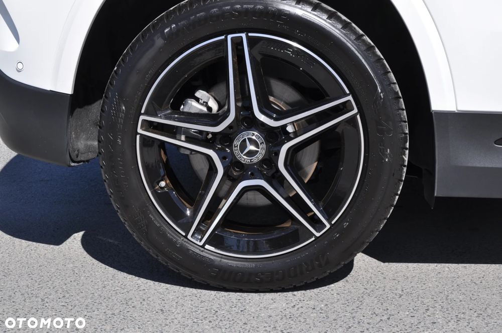 Mercedes-Benz GLA - 16