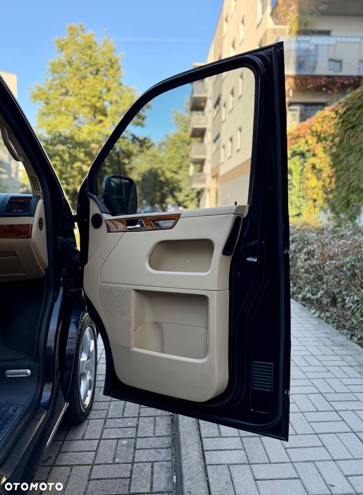 Volkswagen Multivan - 23