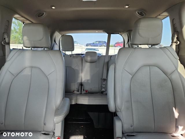 Chrysler Pacifica - 10