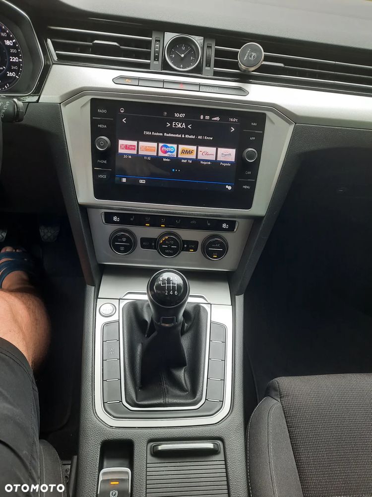Volkswagen Passat 2.0 TDI SCR Comfortline - 20