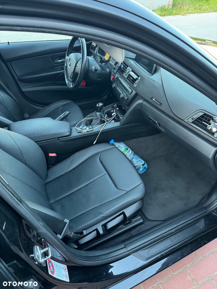 BMW Seria 3 318d Touring - 8