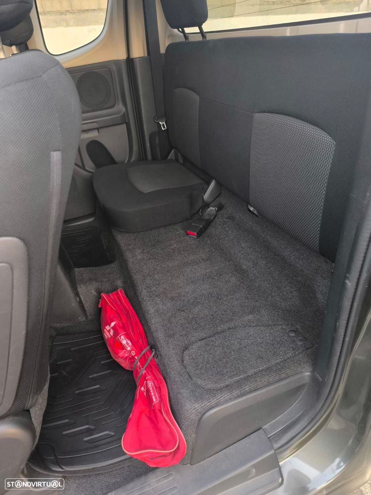 Mitsubishi L200 2.4 DI-D CD Instyle Sportb.Strakar 4WD - 12