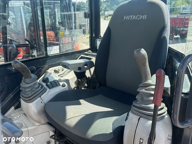 Hitachi ZX 33 - 4