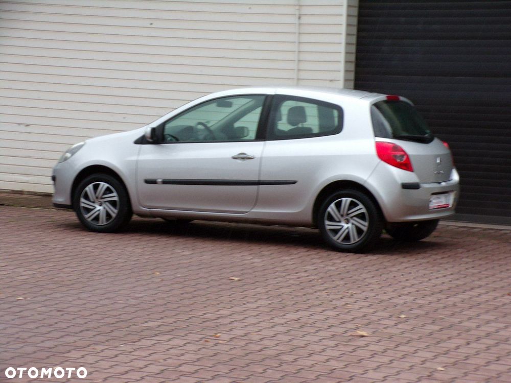 Renault Clio - 16