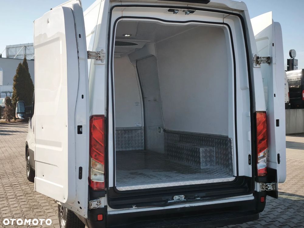 Iveco DAILY - 17