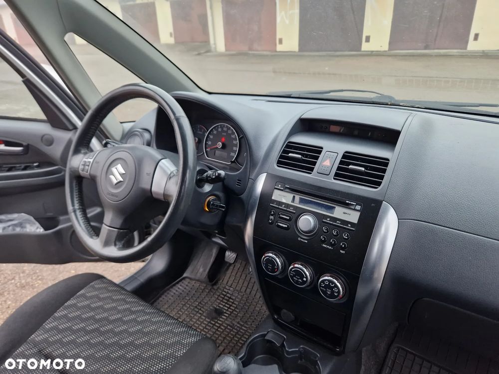 Suzuki SX4 1.6 GS / Premium - 17
