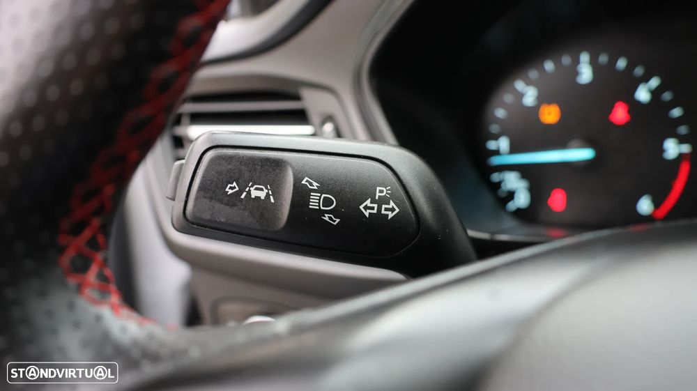 Ford Focus SW 1.5 TDCi EcoBlue ST-Line - 26