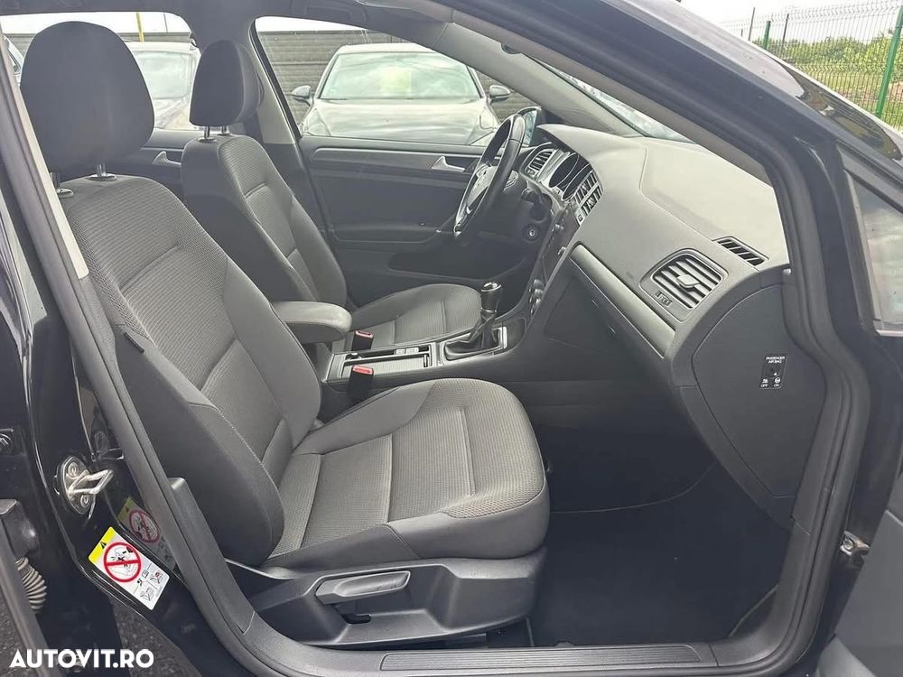 Volkswagen Golf - 10