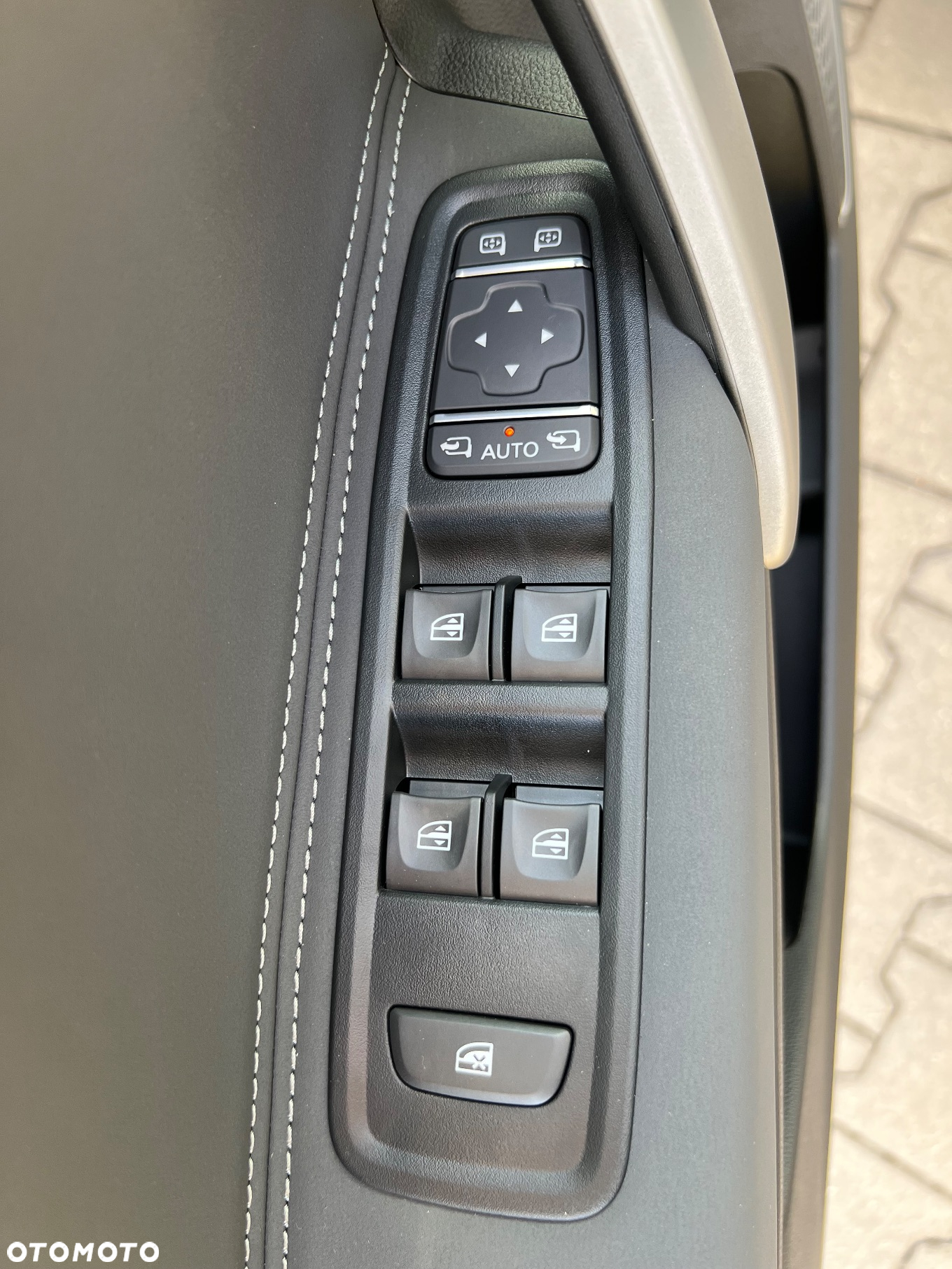 Mercedes-Benz EQT - 24