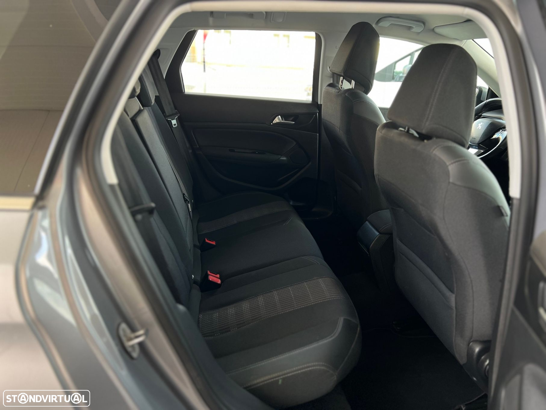 Peugeot 308 SW 1.5 BlueHDi Allure - 26
