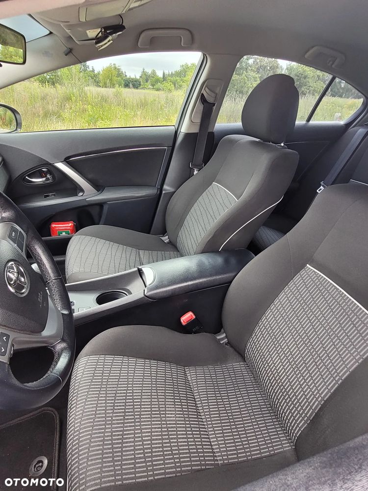 Toyota Avensis 1.8 Sol MS - 29