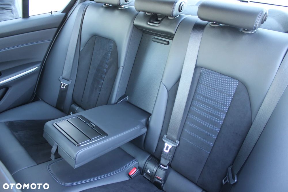 BMW Seria 3 318i M Sport sport - 20