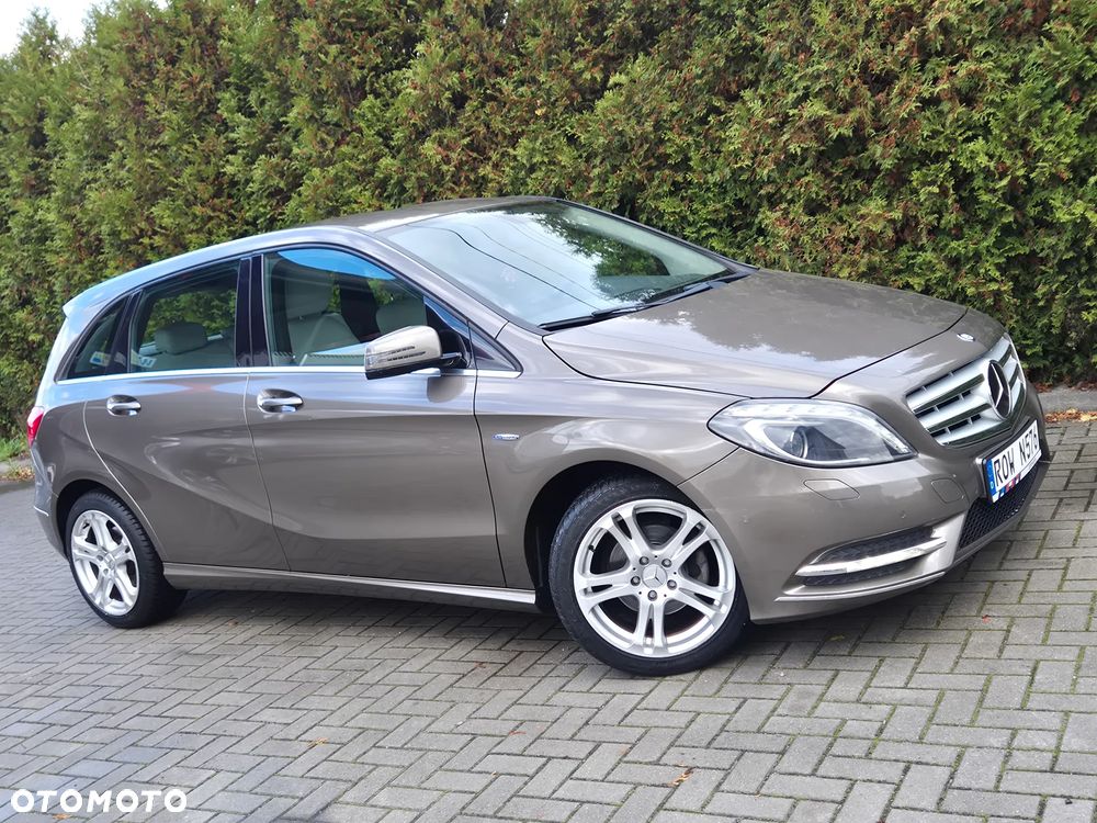 Mercedes-Benz Klasa B 180 7G-DCT UrbanStyle Edition - 17