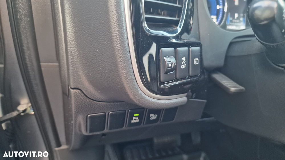Mitsubishi Outlander 2.4 4WD Diamant+ - 28