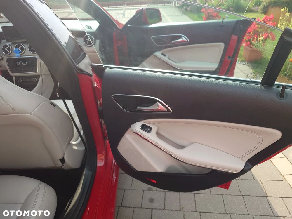 Mercedes-Benz CLA 250 4Matic 7G-DCT - 29